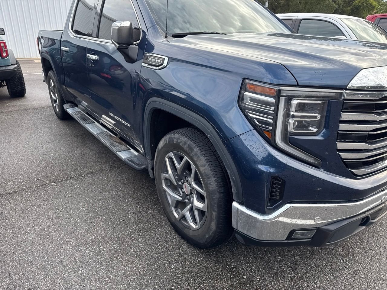 Used 2022 Blue GMC SLT image 4
