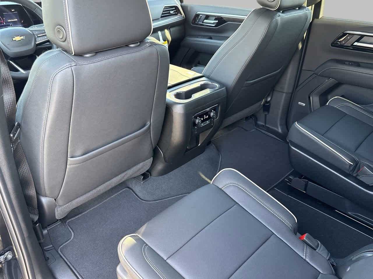 2026 Chevrolet Suburban Premier - Photo 12