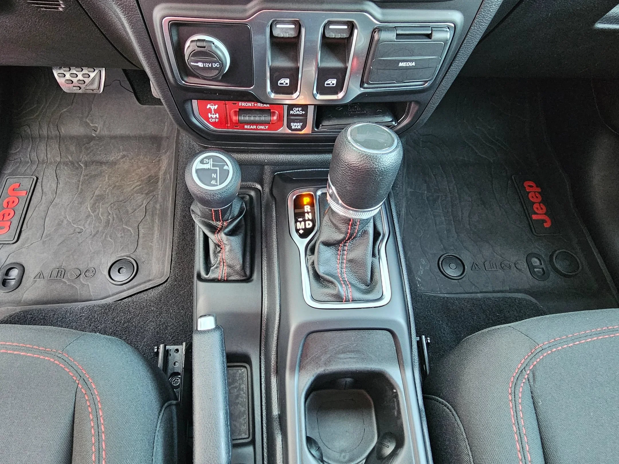 Used 2023 Earl Clearcoat Jeep Rubicon image 13