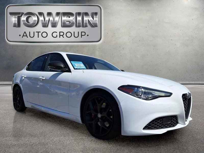 Used 2020 White Alfa Romeo RWD image 2