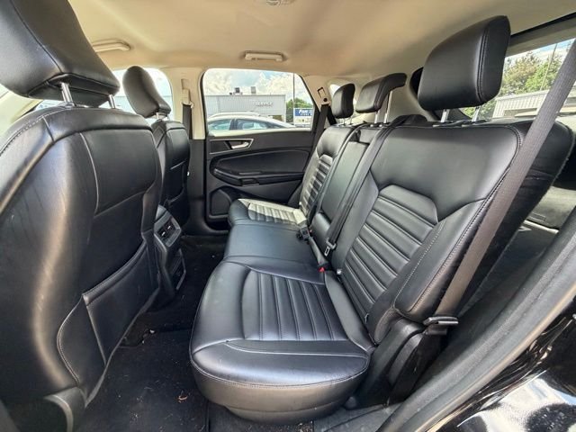 Used 2022 Black Ford SEL image 17