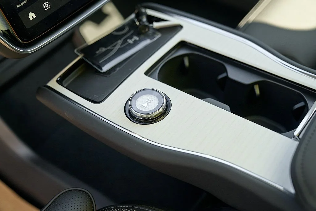 New 2026 Aurora Silver Volvo Ultra image 18
