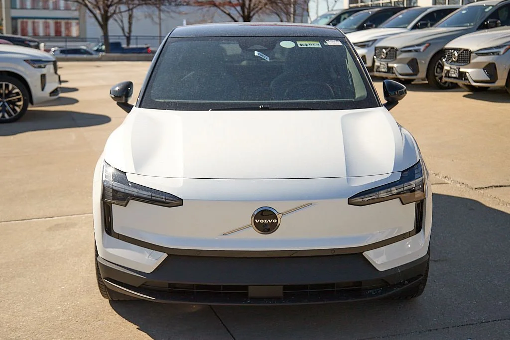 New 2026 Crystal White Volvo Ultra image 5