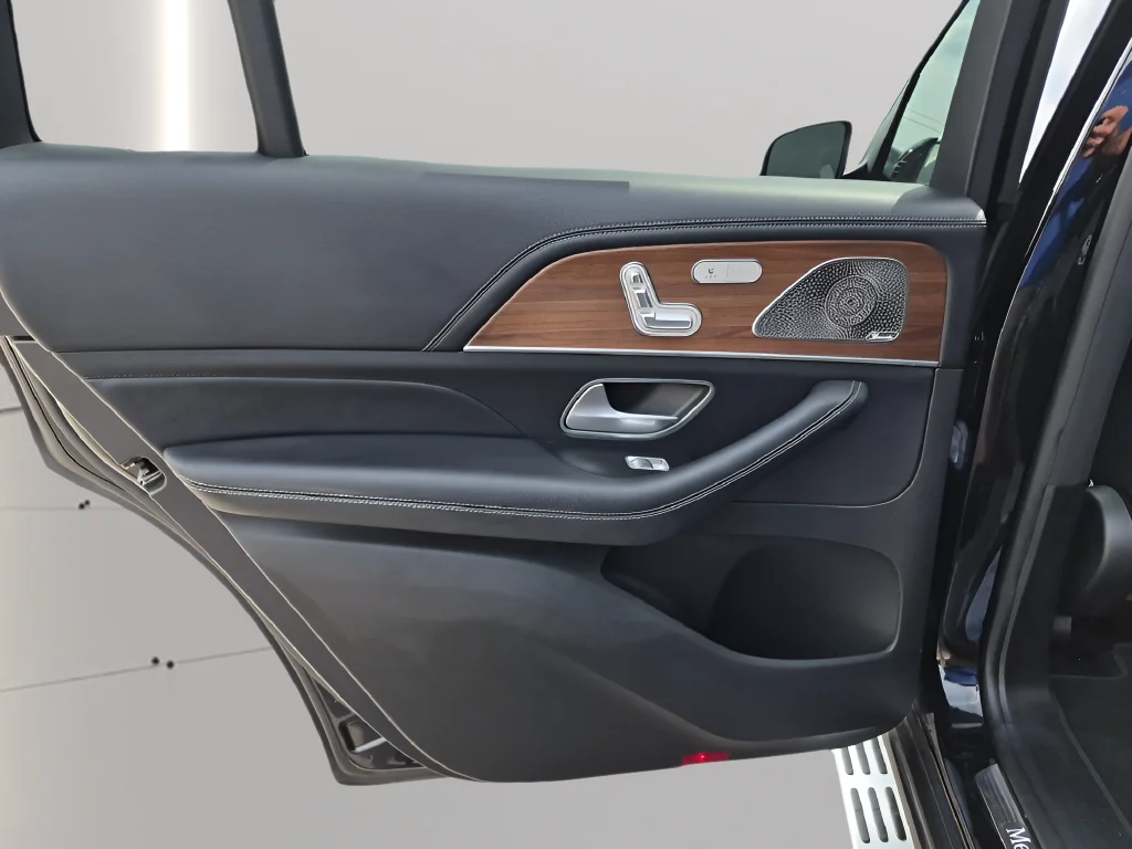 Used 2021  Mercedes-Benz GLS 580 image 31