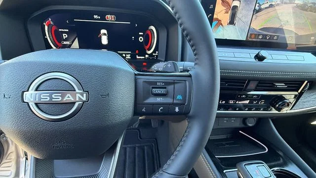 New 2026 Champagne Silver Metallic / Super Black Two-tone Nissan Platinum image 28