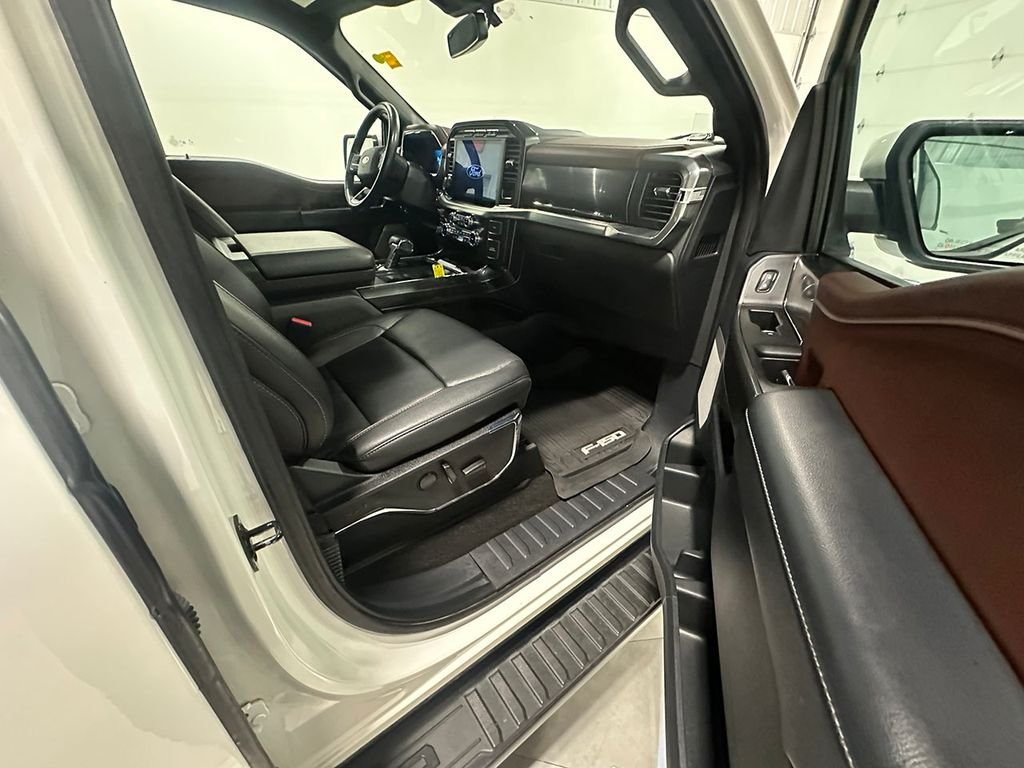 Used 2022 White Ford Lariat image 29