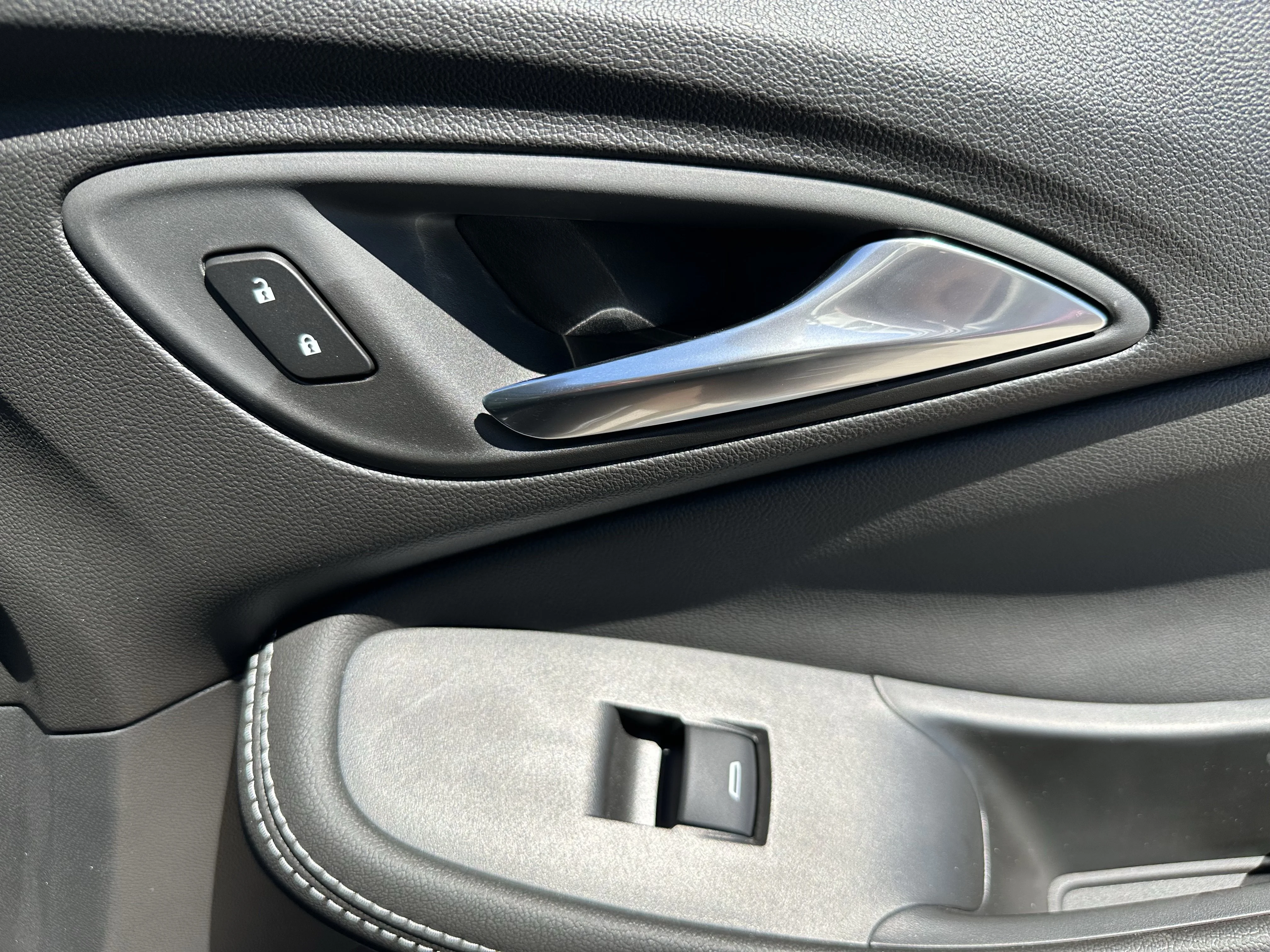 New 2026 Ebony Twilight Metallic Buick Avenir image 20