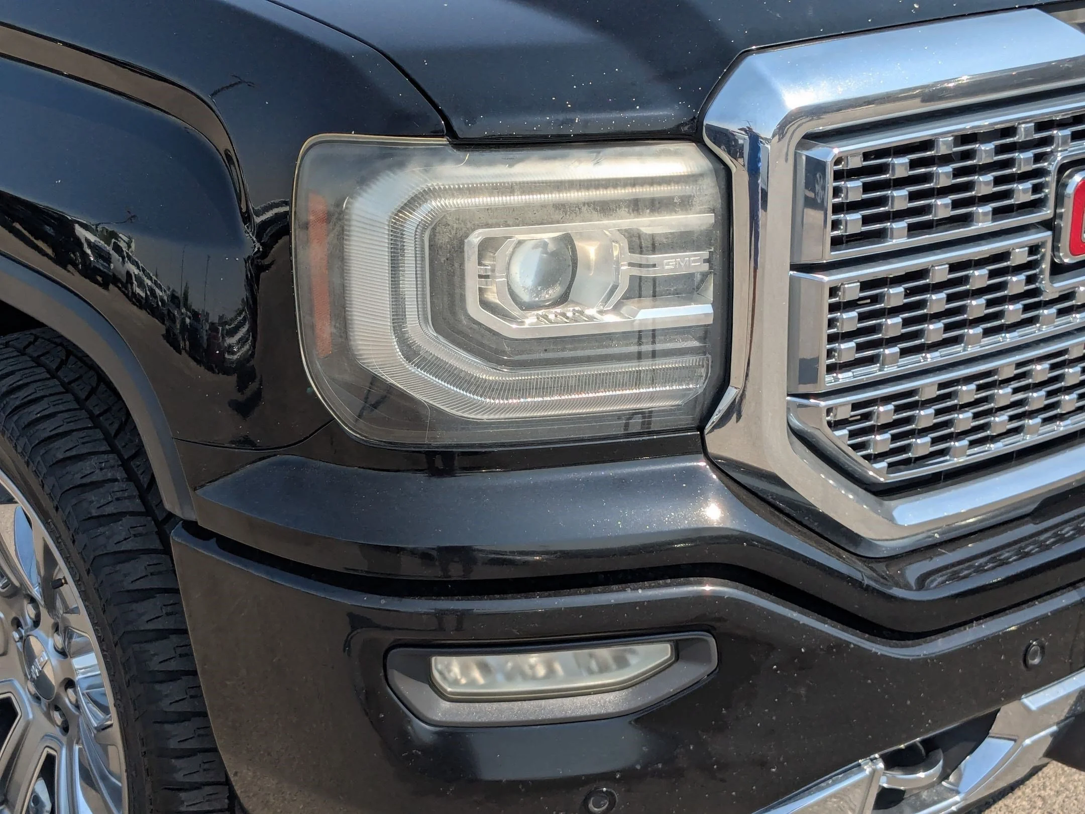 Used 2017 Onyx Black GMC Denali image 10