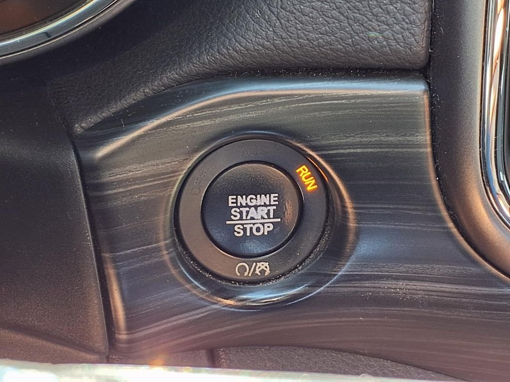 Used 2020 Gray Jeep Laredo image 15