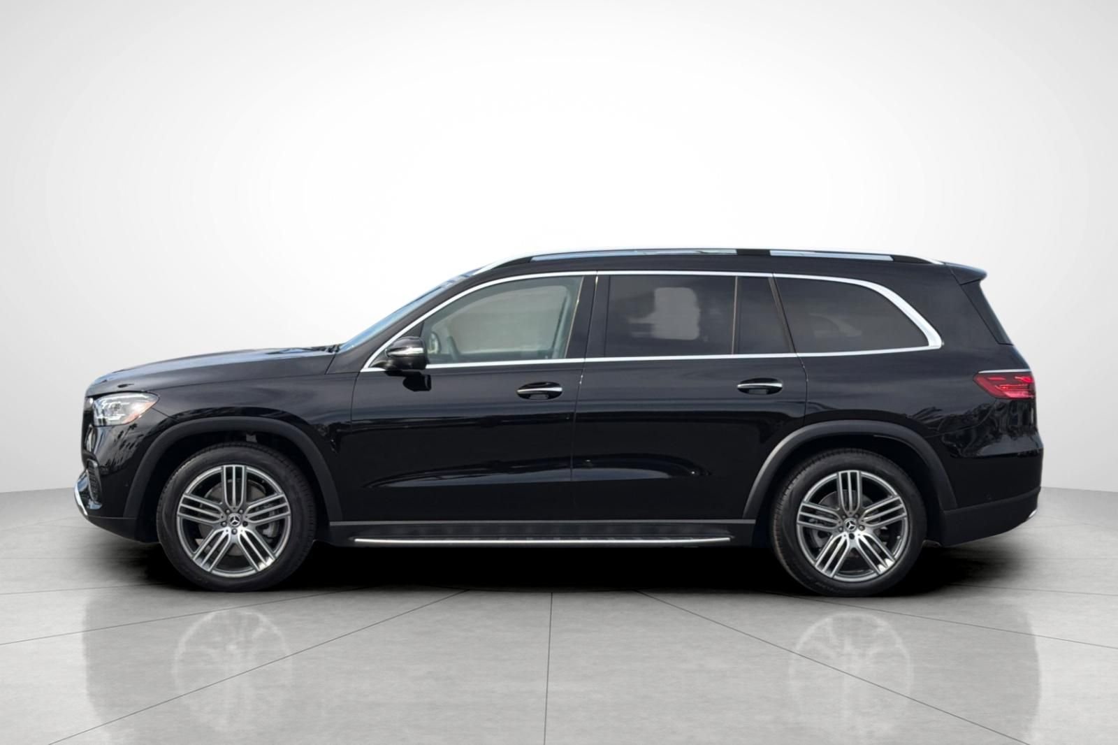 Certified Used 2026 Black Mercedes-Benz GLS 450 image 28