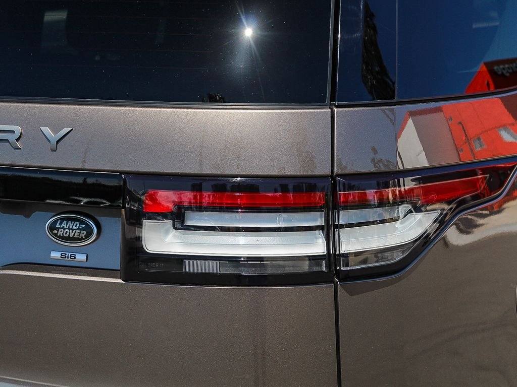 Used 2017 Brown Land Rover SE image 10