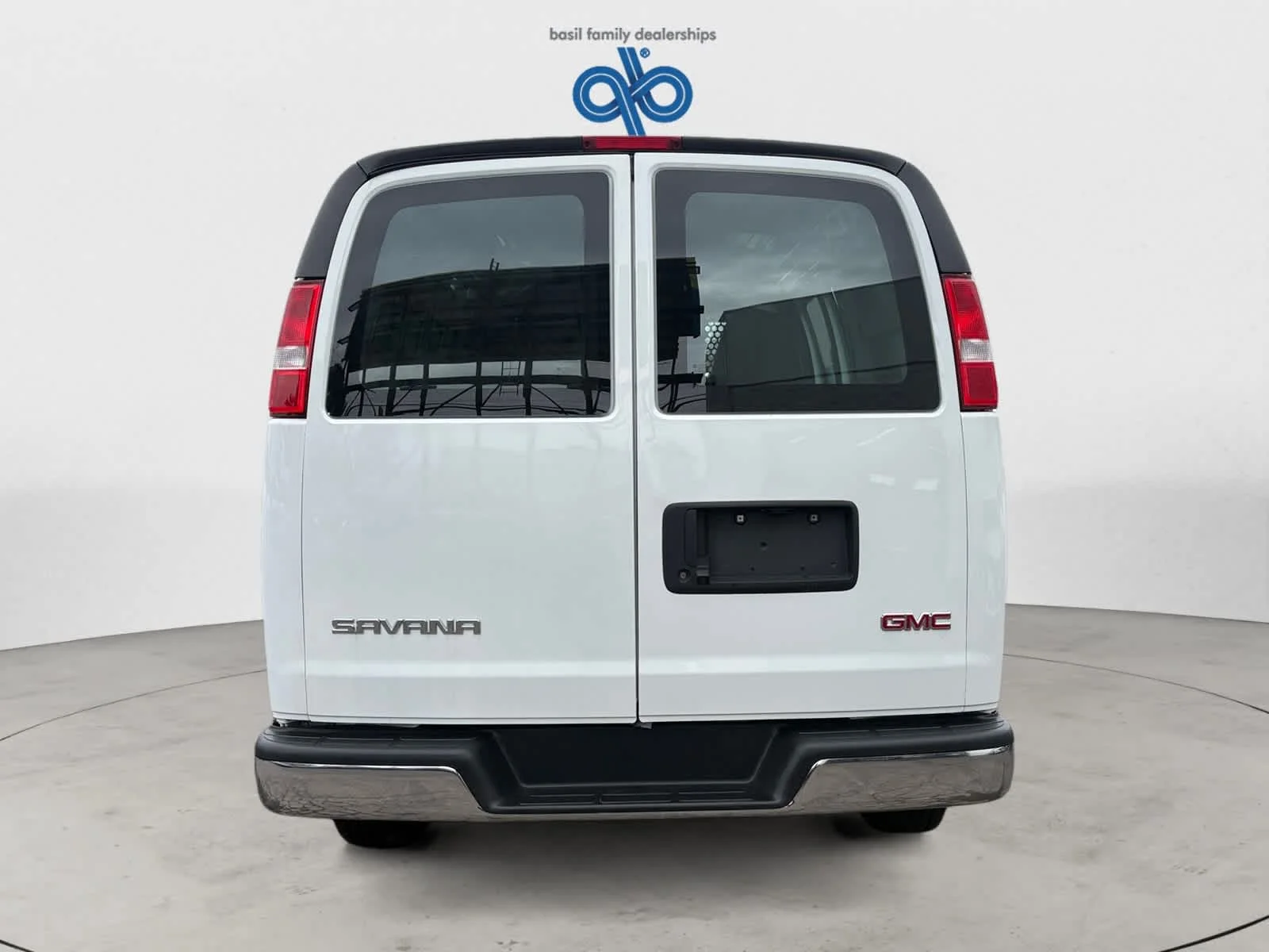 Used 2024 Summit White GMC  image 5