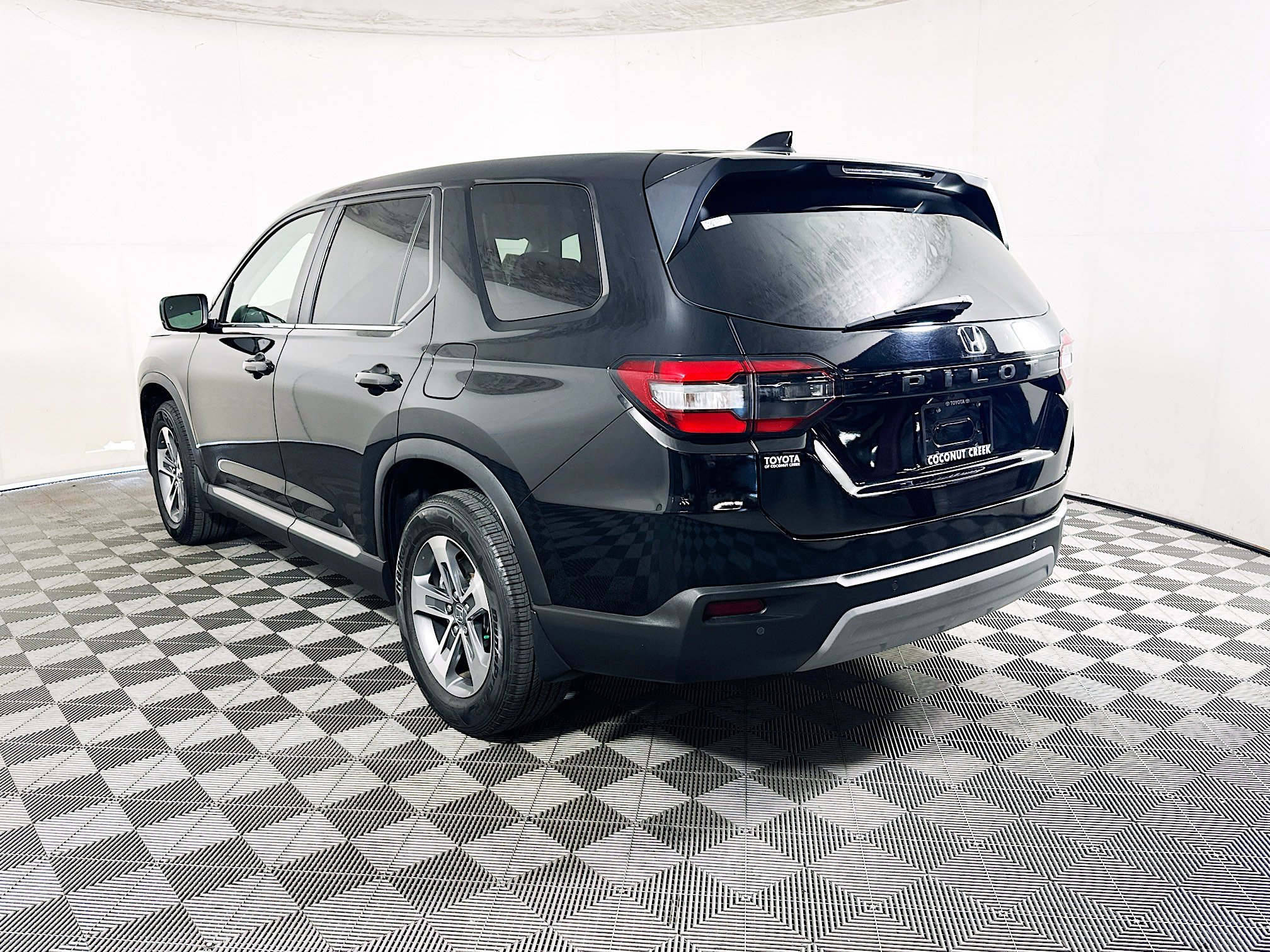 Used 2025 Silver Honda EX-L image 5