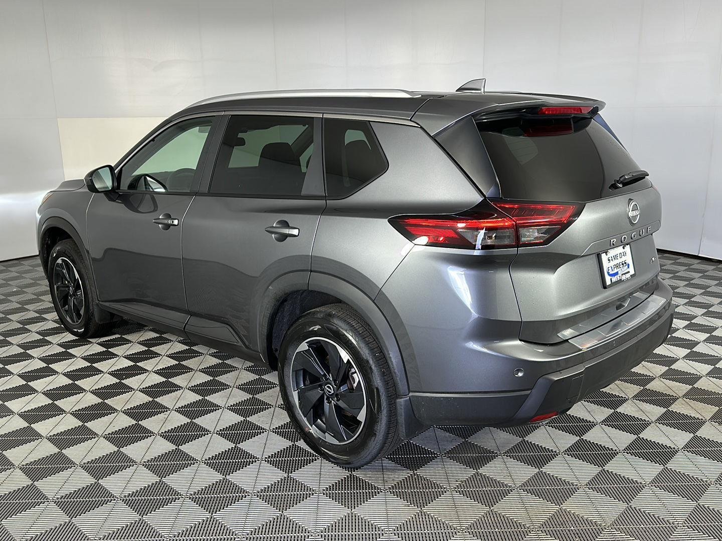 Certified Used 2026 Gun Metallic Nissan SV image 5