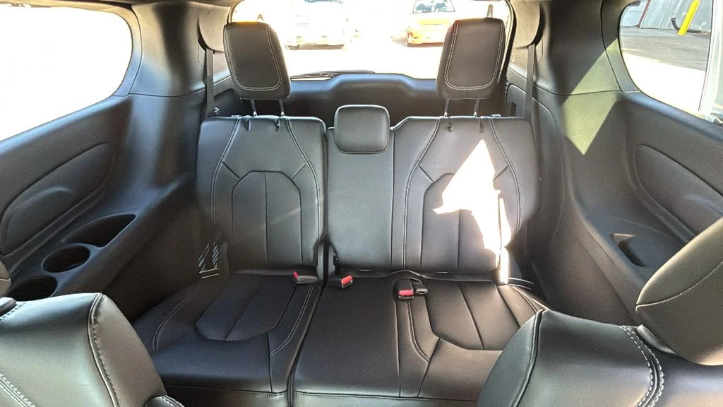 2026 Chrysler Pacifica Select - Photo 25