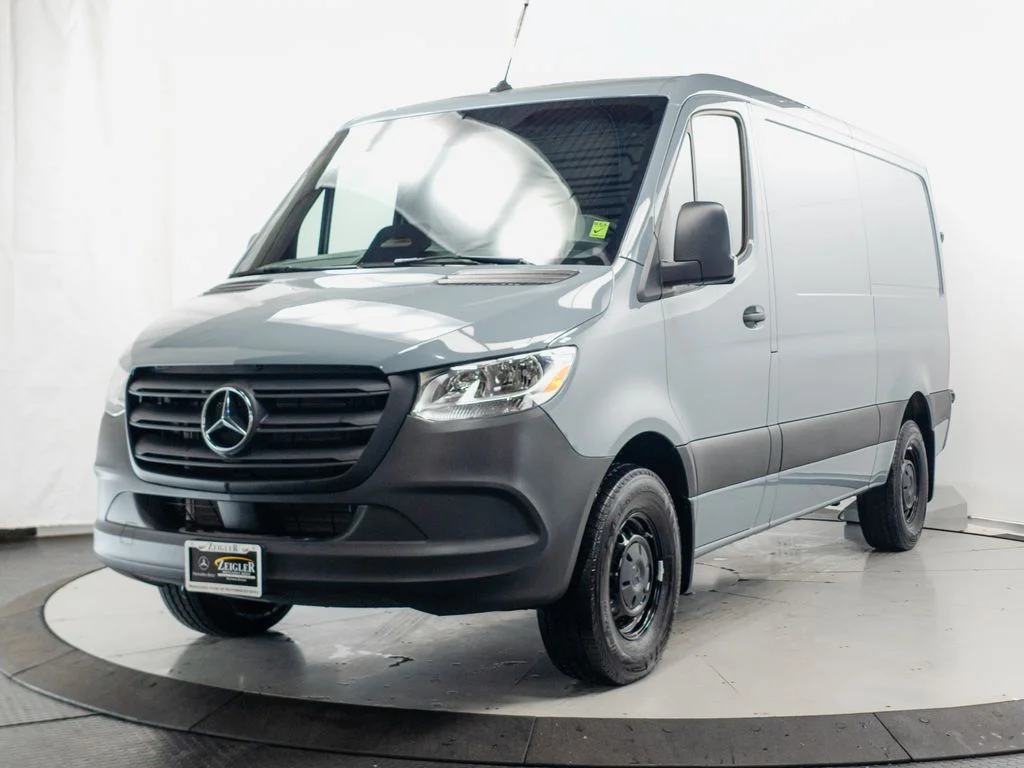 Used 2026  Mercedes-Benz Cargo 144 WB image 3
