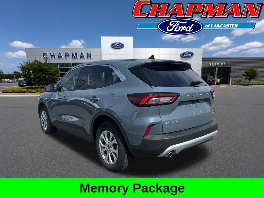 Used 2023 Vapor Blue Ford Active image 3