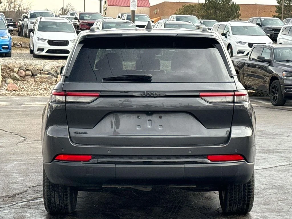 Used 2024 Gray Jeep Altitude X image 7
