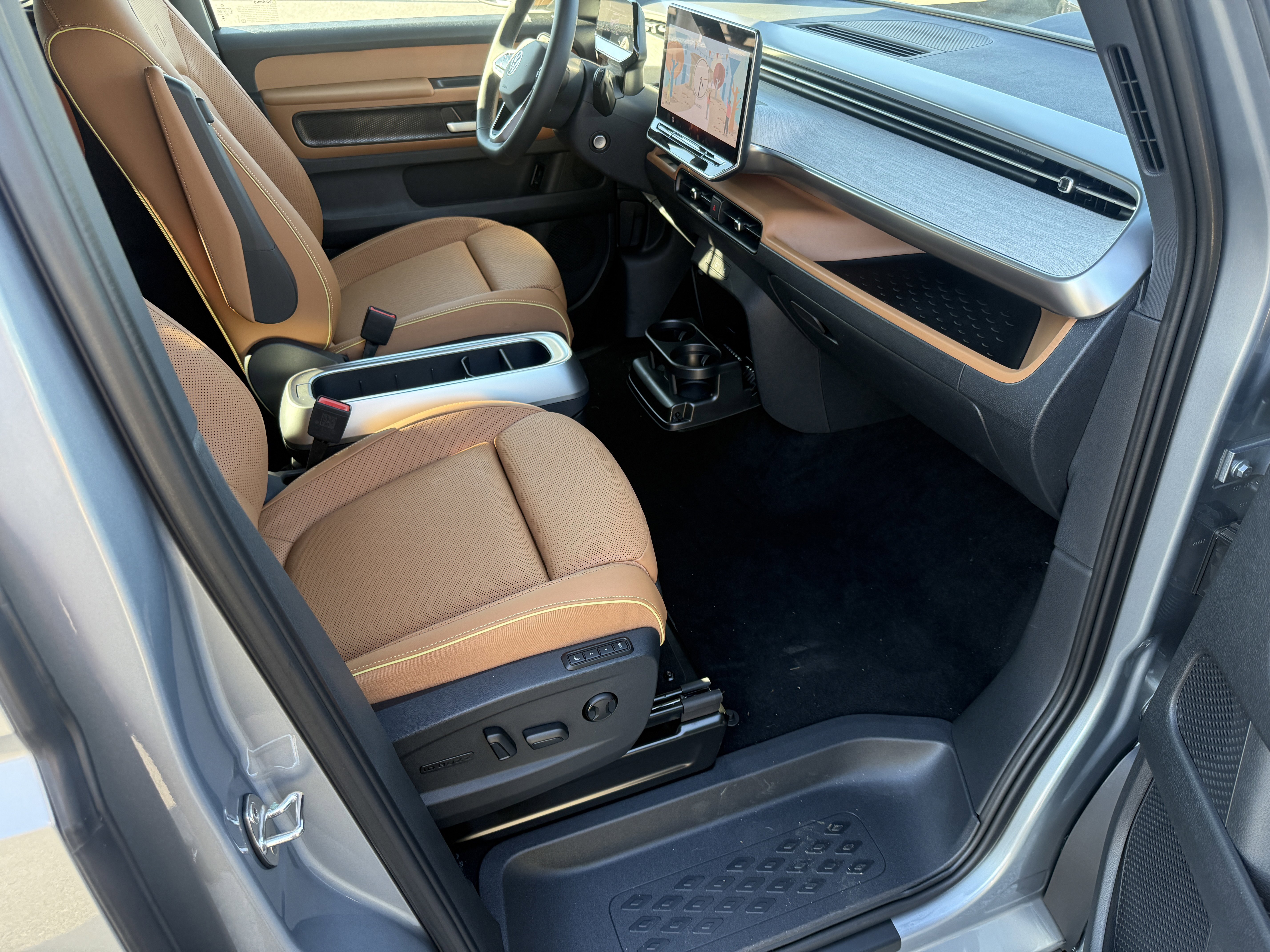 New 2025 Metro Silver Metallic Volkswagen Pro S image 16