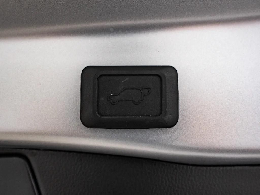 Used 2025 Silver Sky Metallic Toyota XLE Premium image 22
