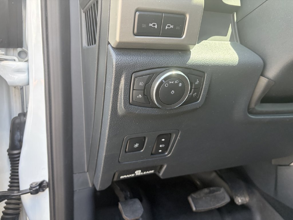 Used 2022 White Ford Lariat image 20