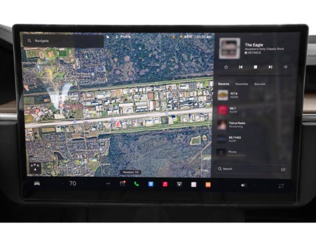 Used 2023 White Tesla  image 14