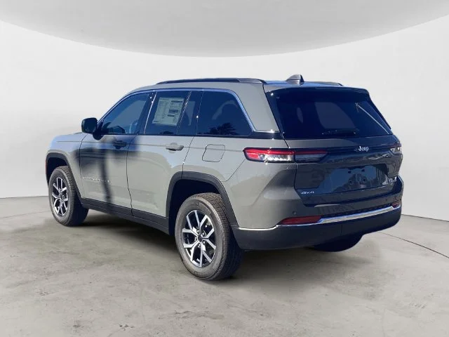 New 2027 Gray Jeep LAREDO 4X4 image 3