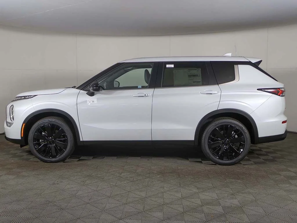 New 2026 White Mitsubishi LE 1.5T S-AWC image 18