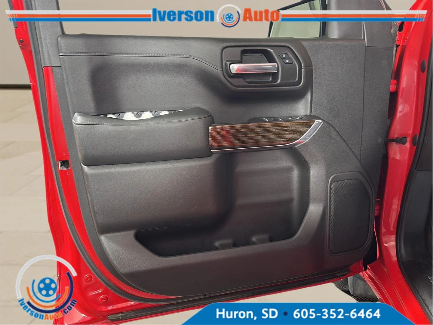 Used 2020 Cardinal Red GMC SLE image 13