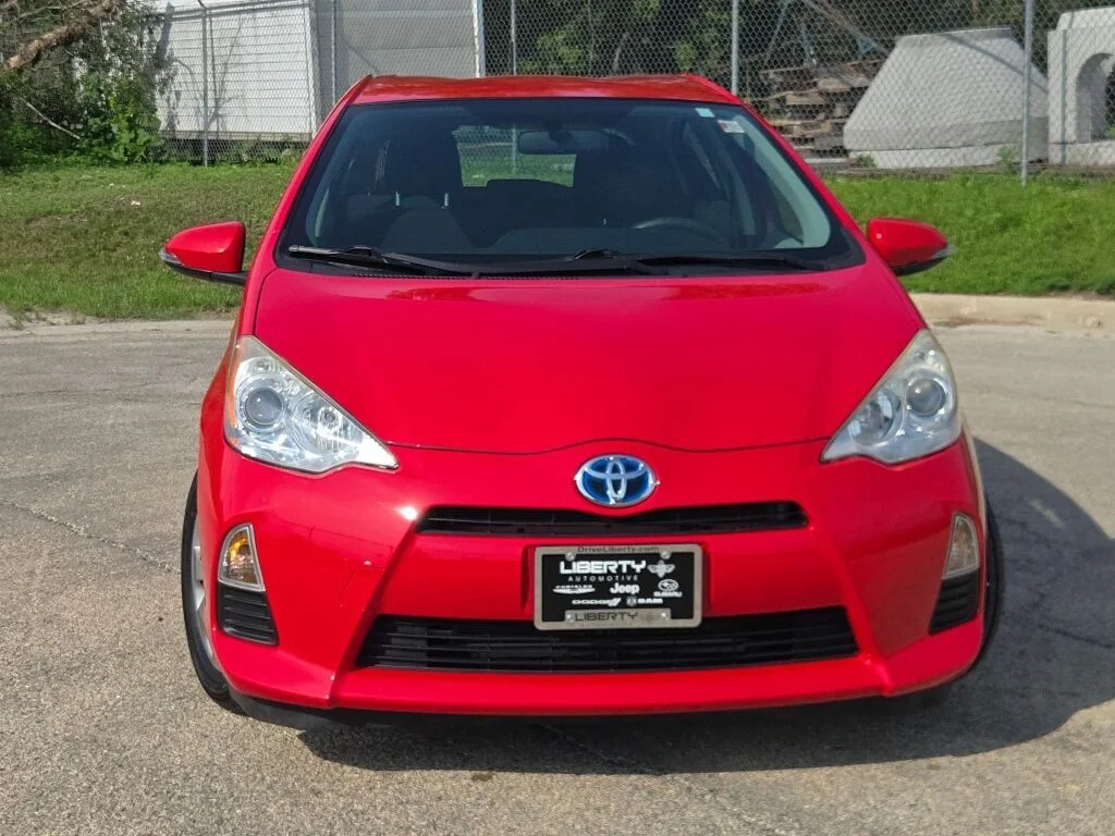 Used 2013 Red Toyota Three image 3