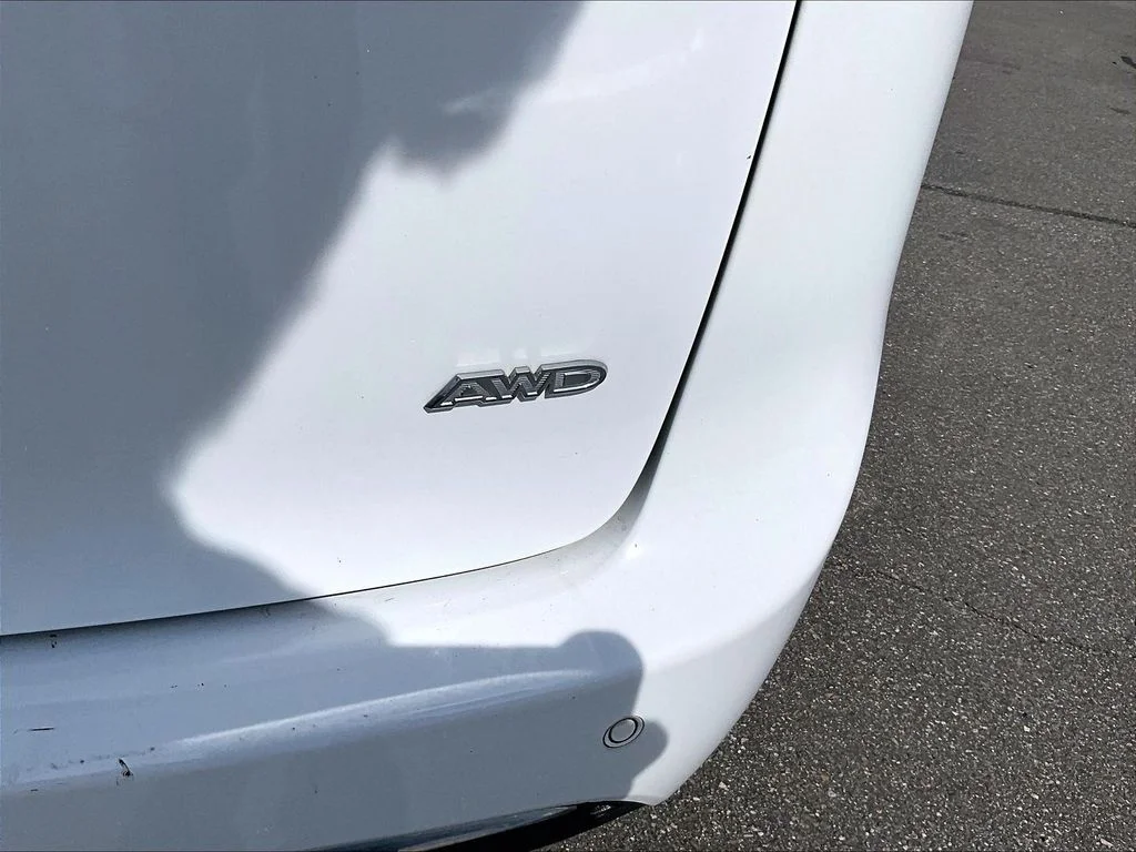 Used 2021 Bright White Clearcoat Chrysler Touring L image 30
