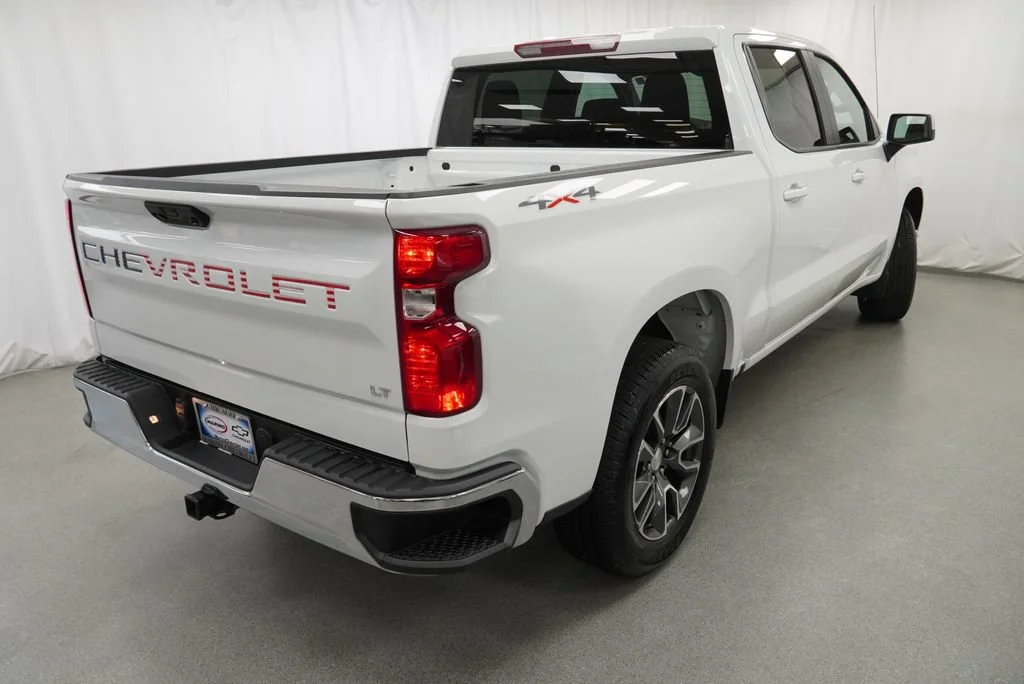 Used 2024 Summit White Chevrolet LT (2FL) image 3