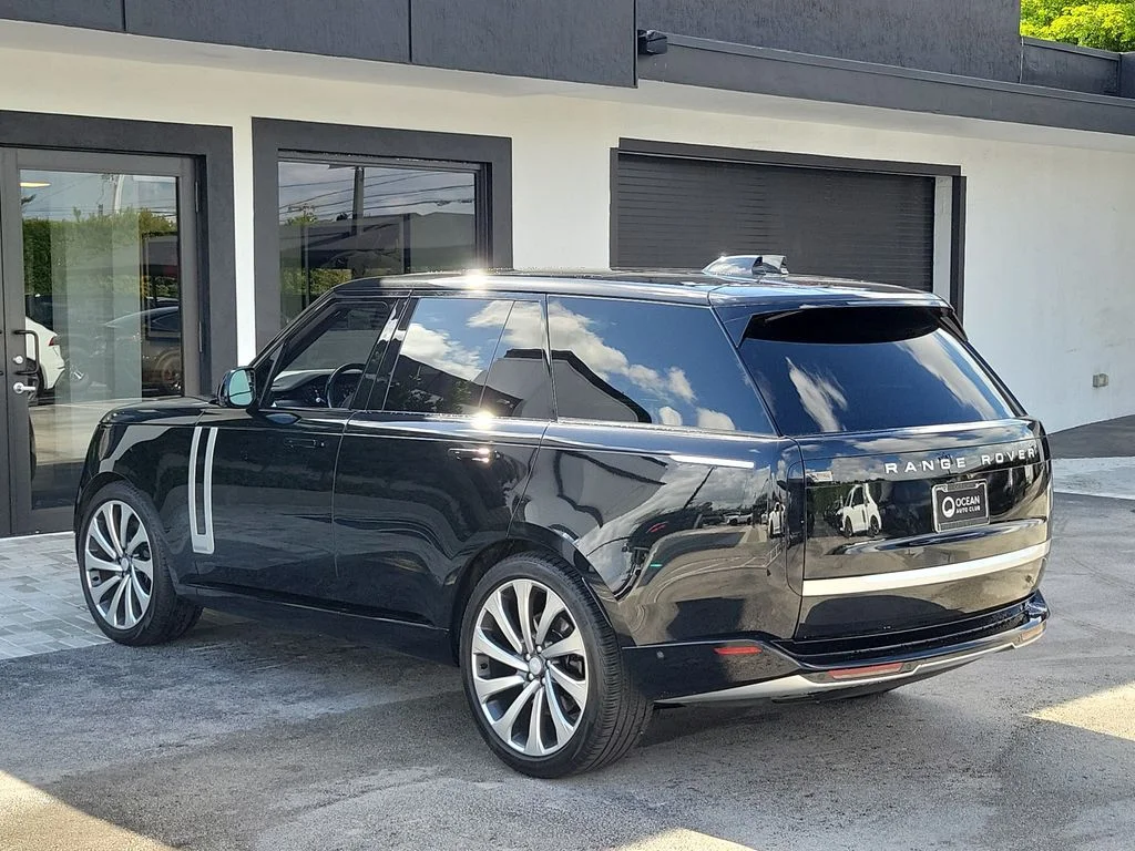 Used 2023 Black Land Rover Autobiography image 3