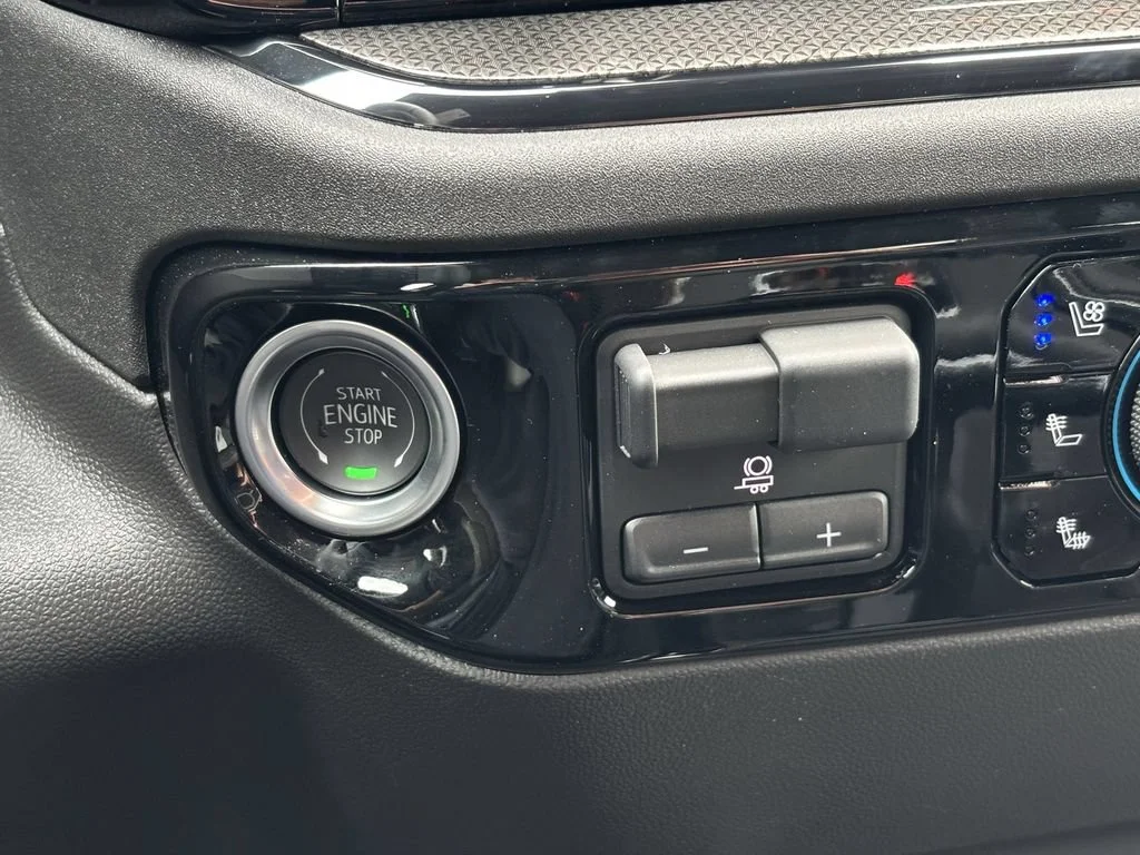 Used 2025 Black Chevrolet ZR2 image 21