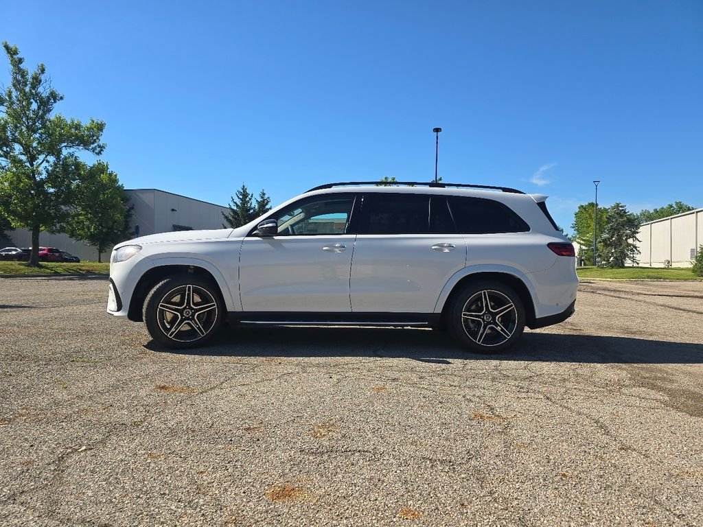 New 2026 MANUFAKTUR Moonlight White Metallic Mercedes-Benz GLS 450 image 13