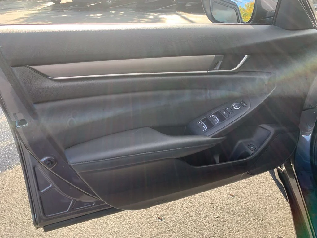 Used 2020 Lunar Silver Metallic Honda LX image 11