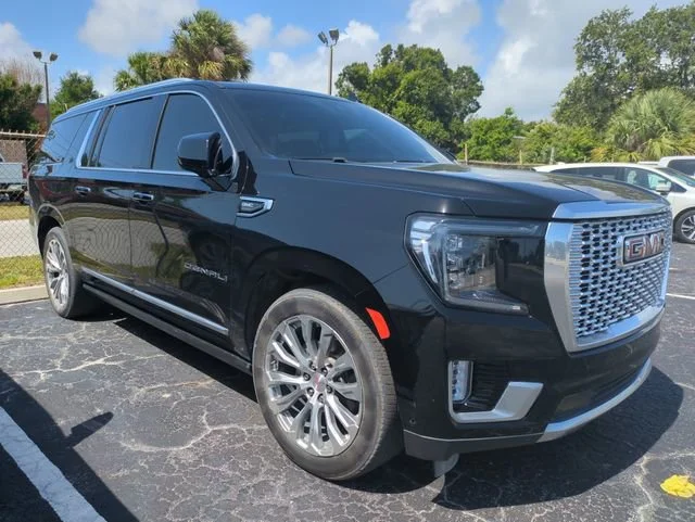 2023 GMC Yukon Denali AWD's photo