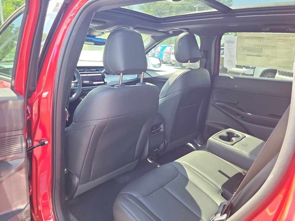 New 2026 Red Hot Pearl-Coat Exterior Paint Jeep Limited image 11