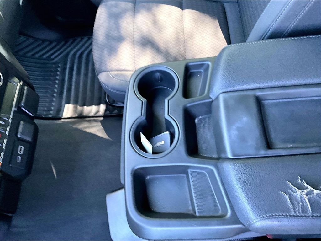 Used 2023 White Chevrolet Custom image 19