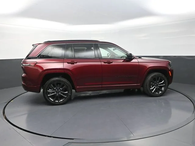 New 2026 Velvet Red Pearl-Coat Exterior Paint Jeep Limited Reserve image 10