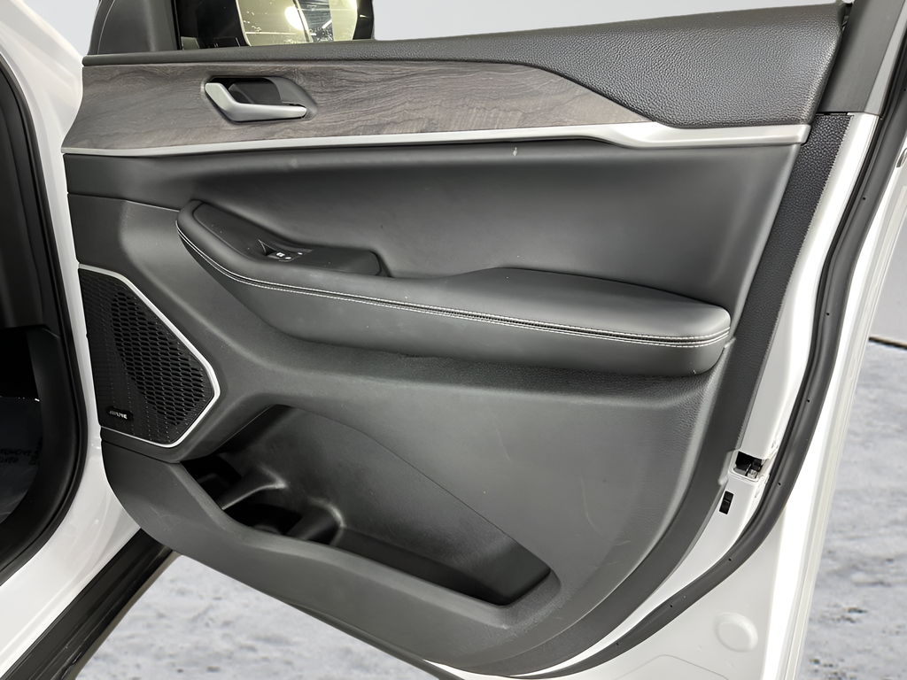 Used 2024 White Jeep Limited image 15