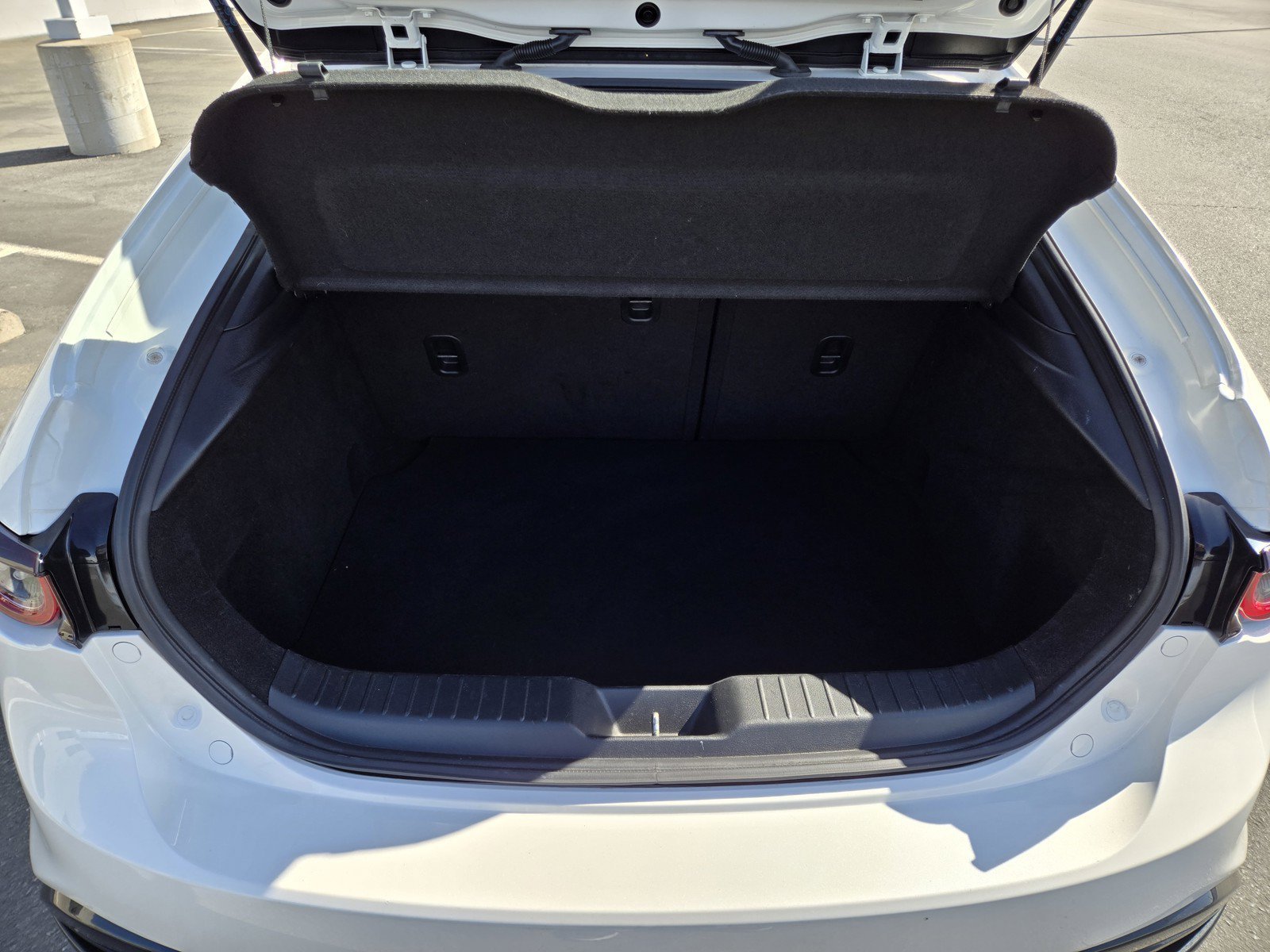 Used 2020 Snowflake White Pearl Mica Mazda Preferred Package image 10