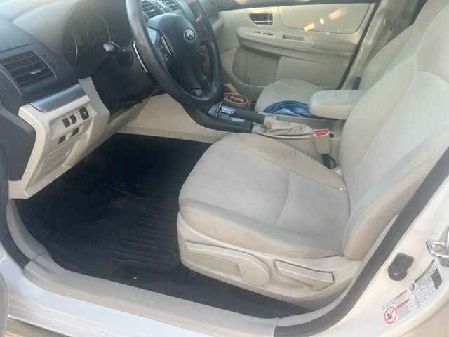 Used 2014  Subaru 2.0i Premium image 10