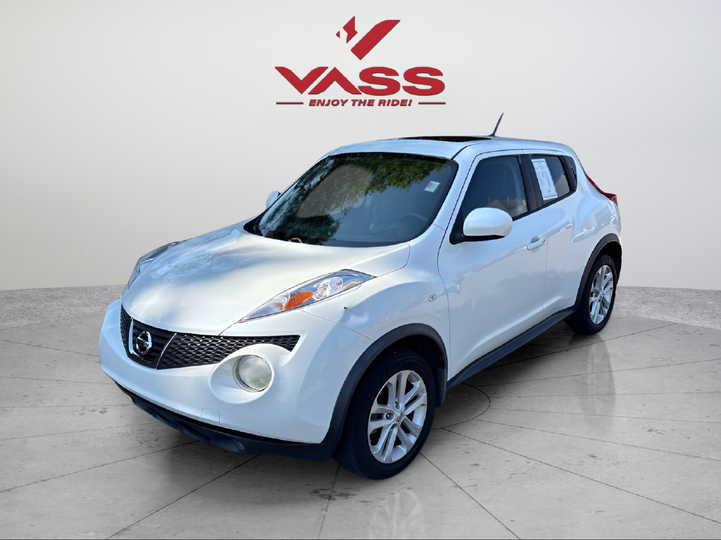 Used 2013 White Nissan SL image 1