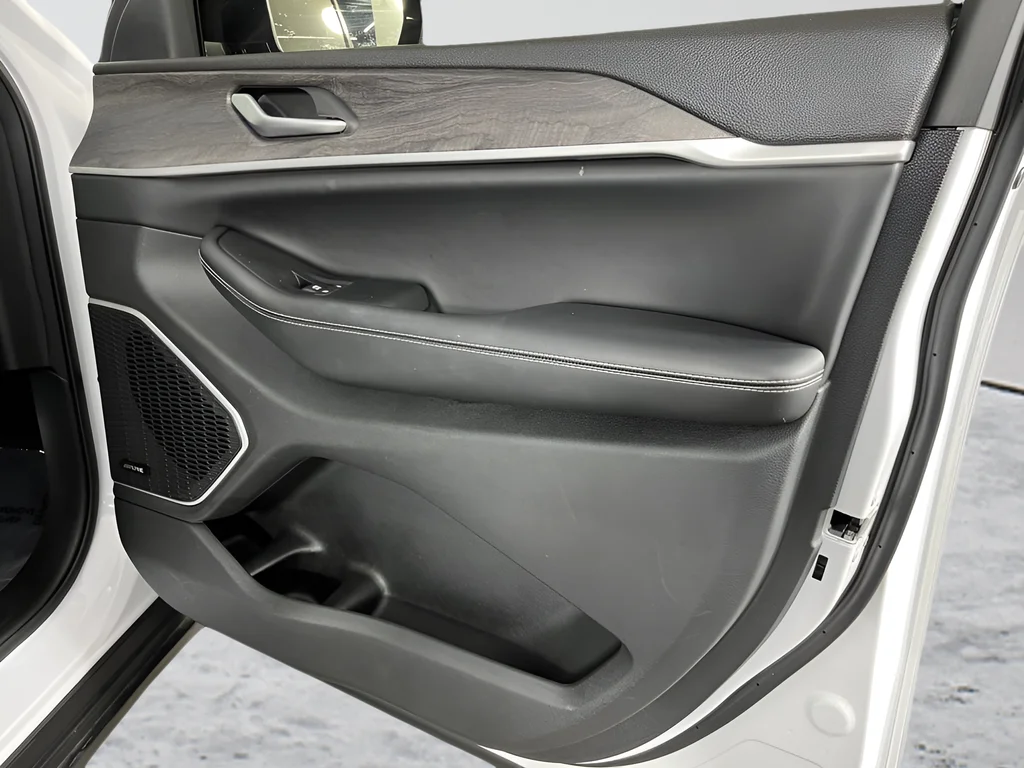 Used 2024 White Jeep Limited image 15