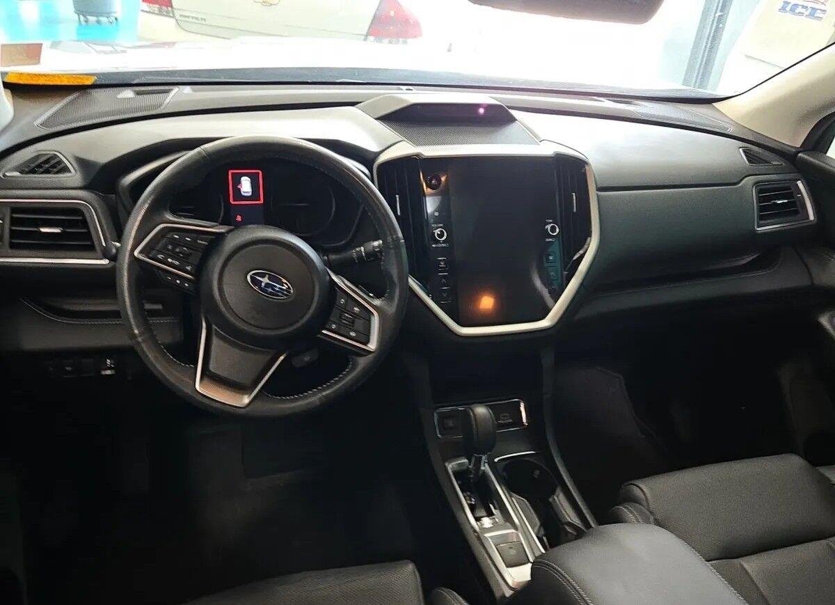 Used 2024 Ice Silver Metallic Subaru Limited image 4
