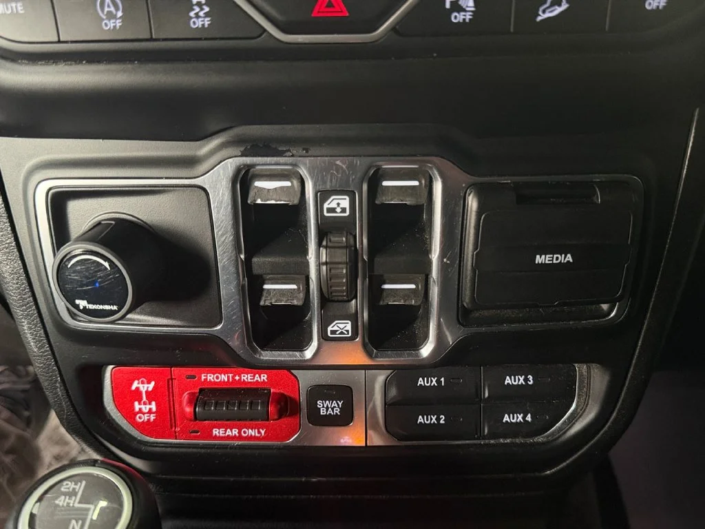 Used 2020 White Jeep Unlimited Rubicon image 25
