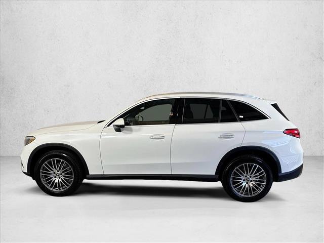 New 2026 MANUFAKTUR Moonlight White Metallic Mercedes-Benz GLC 300 image 38