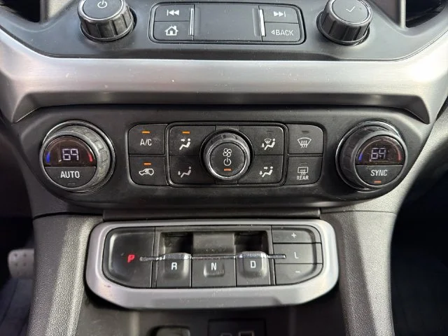 Used 2020 Black GMC SLE image 27
