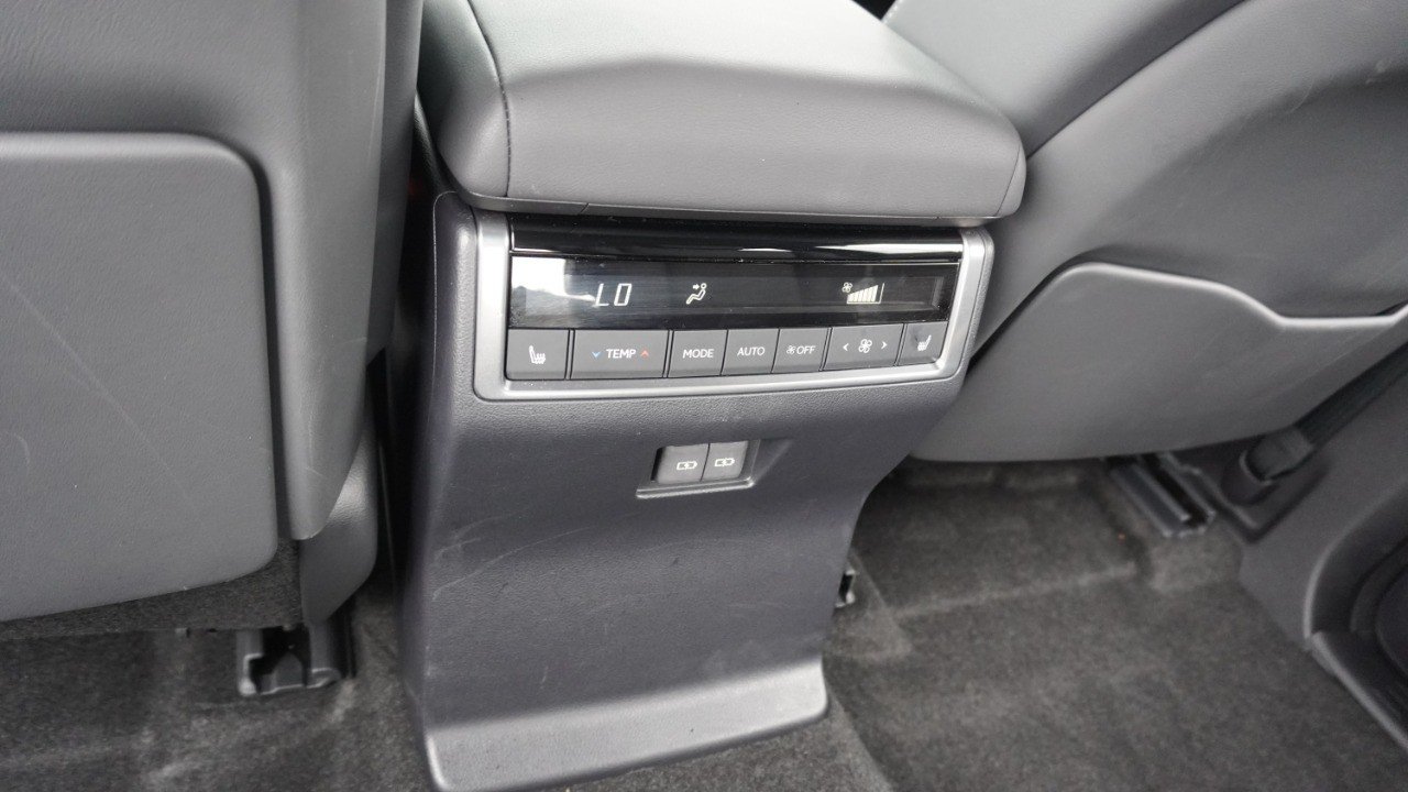 Used 2024 Gray Lexus GX 550 Luxury image 35
